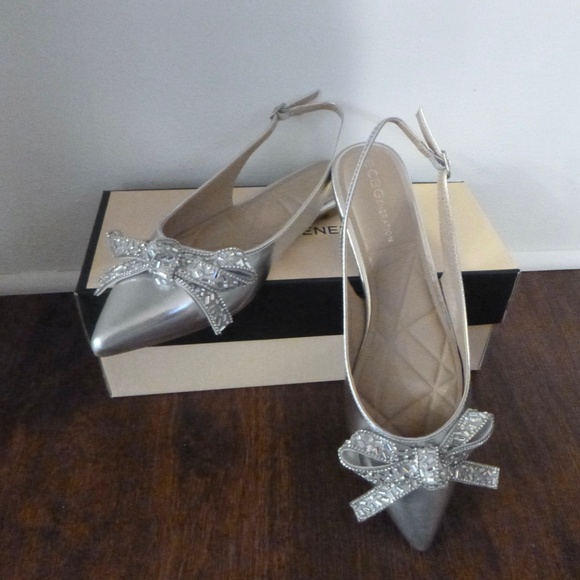 BCBGenerations SILVER KATLY SHOES sz-7 NIB POINTY FLATS - Picture 4 of 11
